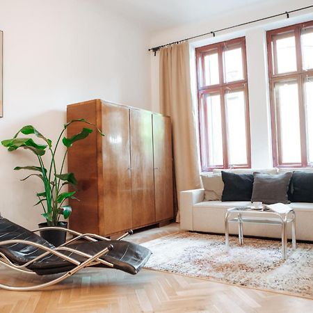 Oomph Vintage 2Br Gem Steps From Politechnika Lägenhet Warszawa Exteriör bild